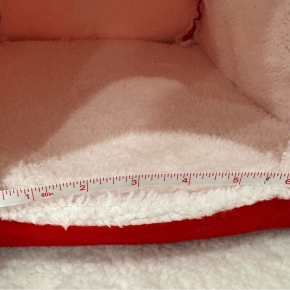 New Strawberry Pet Bed - Small - Picture 9 of 12